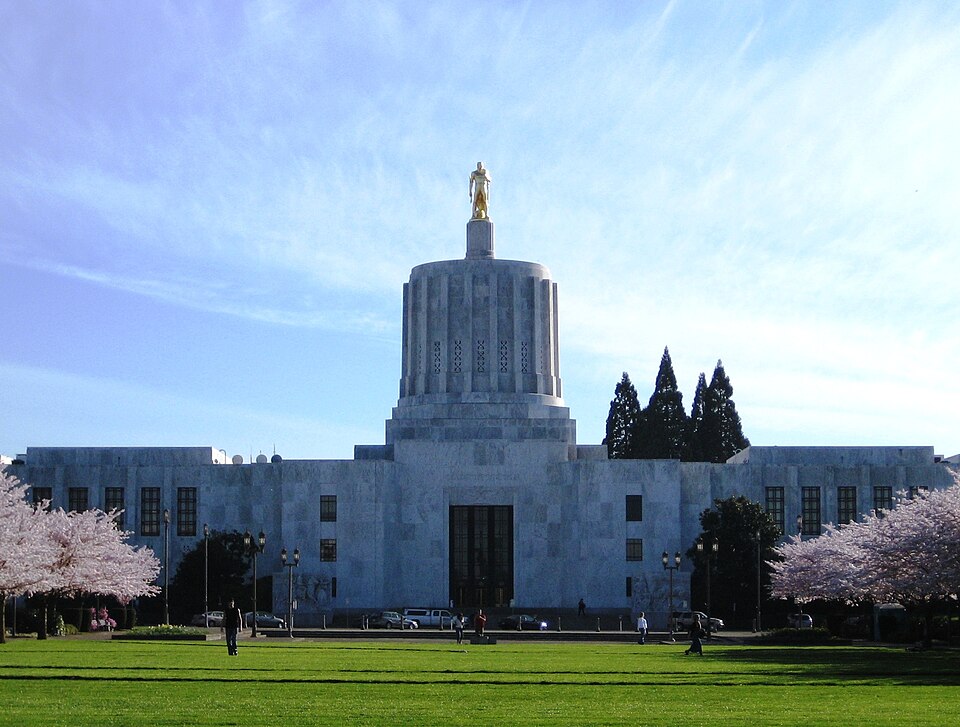 Oregon decriminalizes, then recriminalizes, drug possession